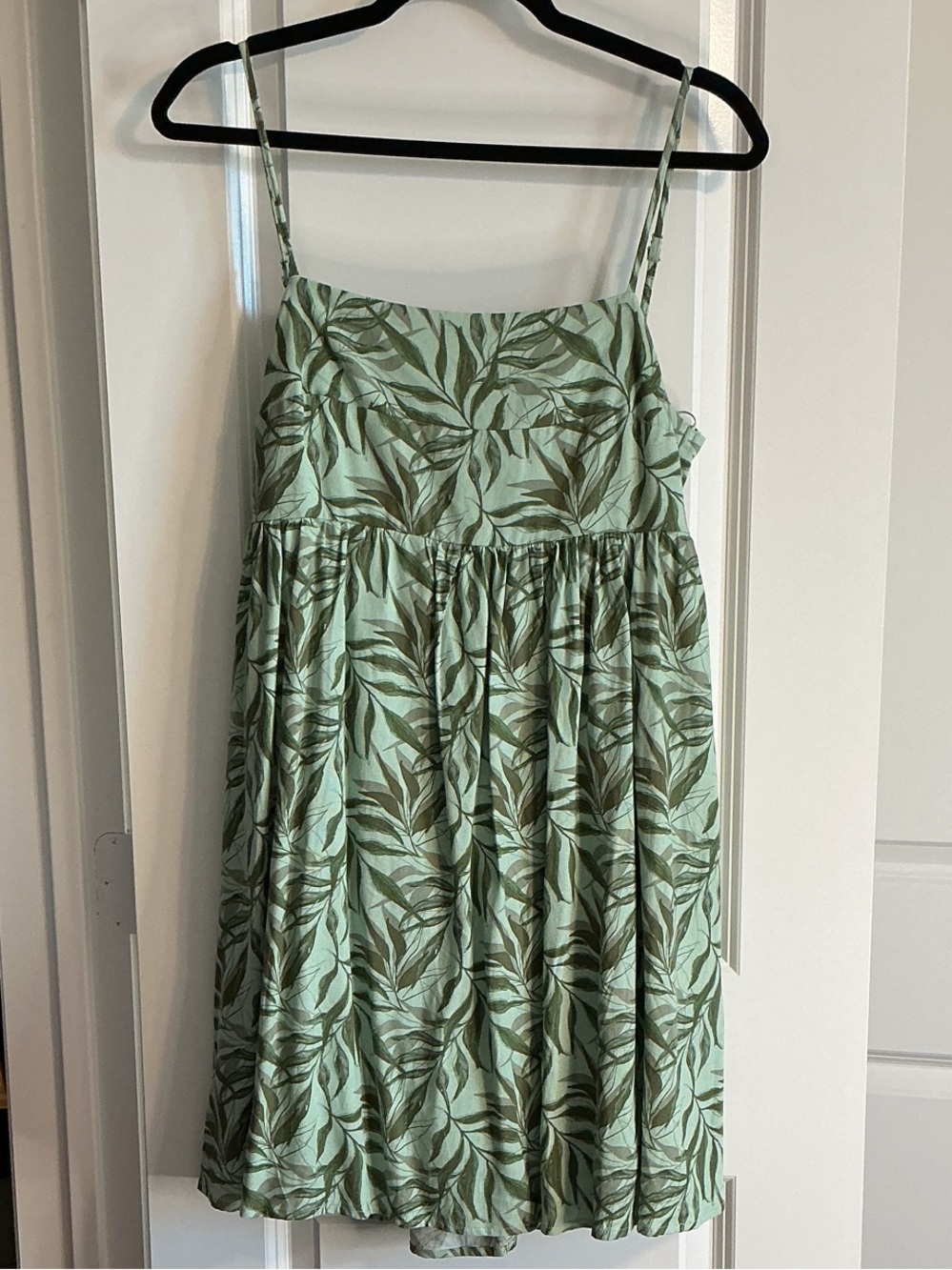Francesca’s Mint Green Leaf-Print Sundress